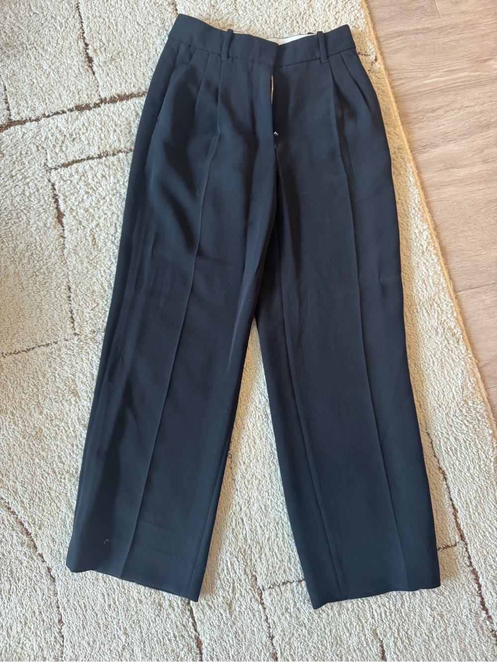 Aritzia Effortless Pant in Black
